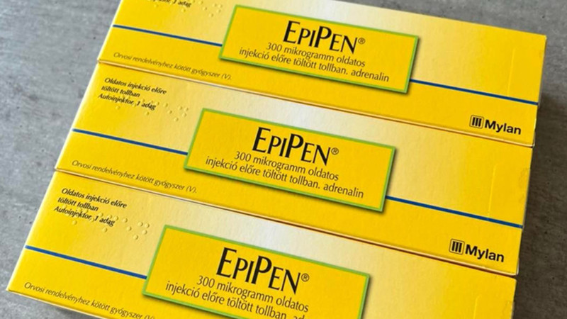 2022 május: 3 db EpiPen átadása